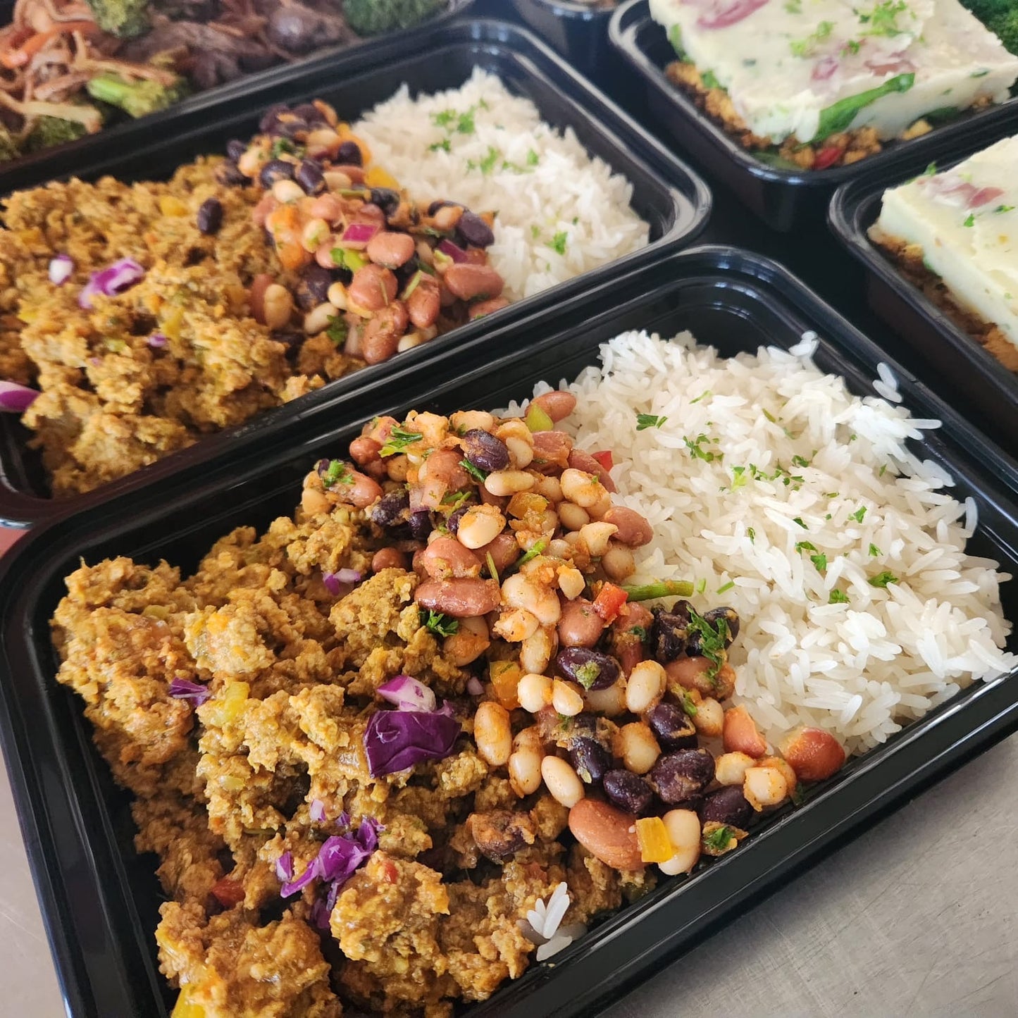 Arroz jazmín con molida de pavo y ensalada de granos
