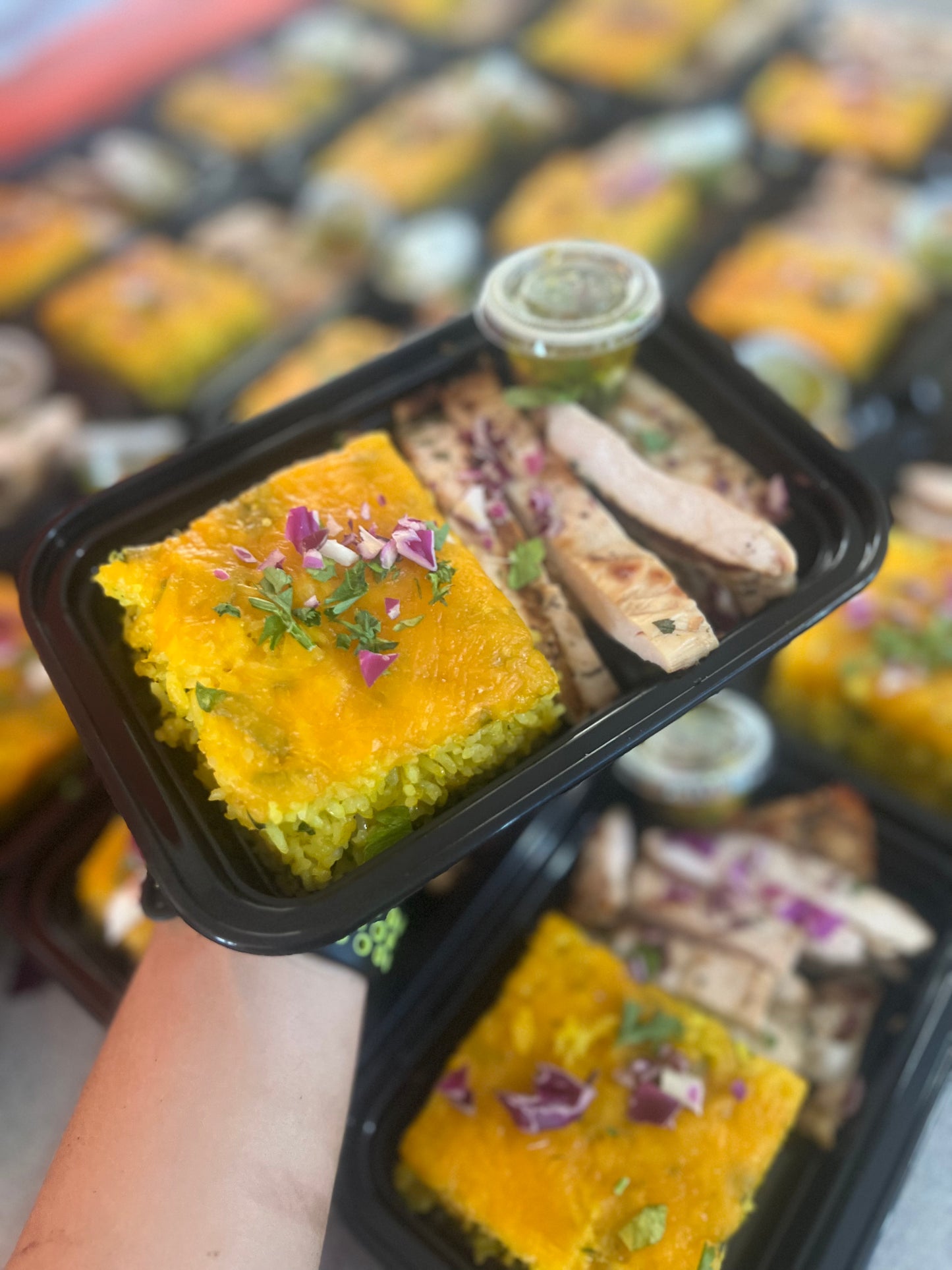 Pastelón de arroz con espinacas y queso con Pechuga chimichurri