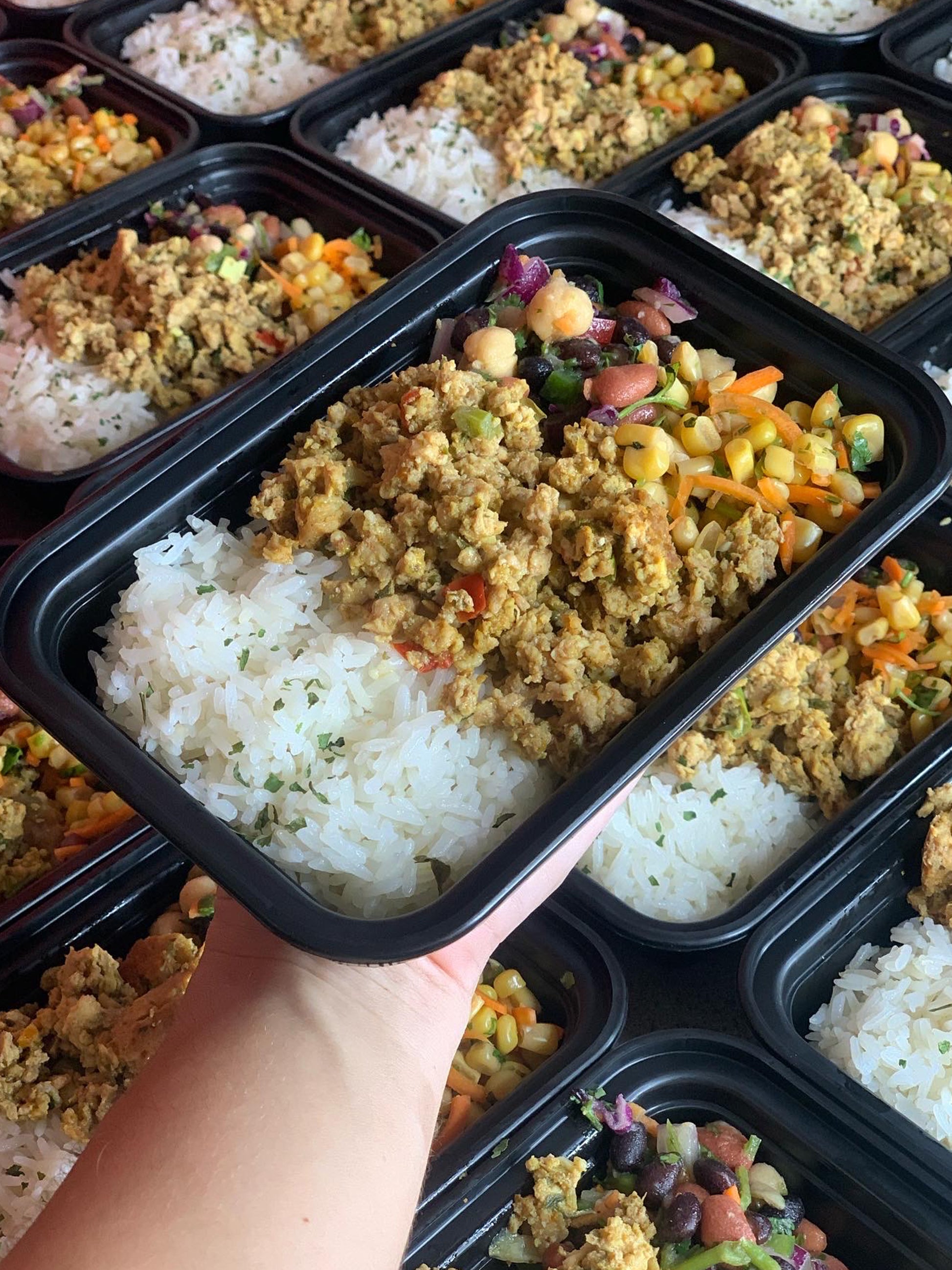 Carne molida de pavo con arroz jazmin y ensalada de granos