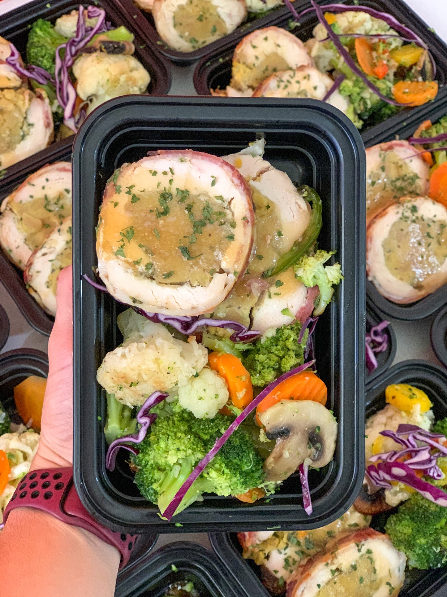 Pechuga rellena de Mangú con Vegetales Salteados