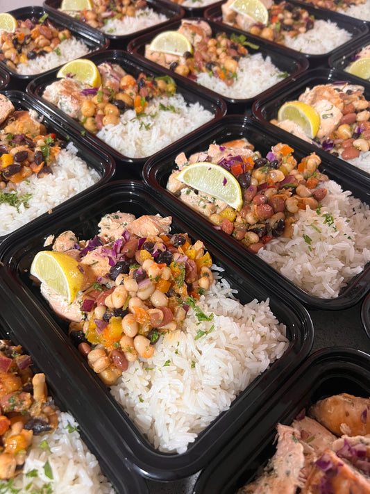Arroz jazmín con salmon bites y ensalada de granos