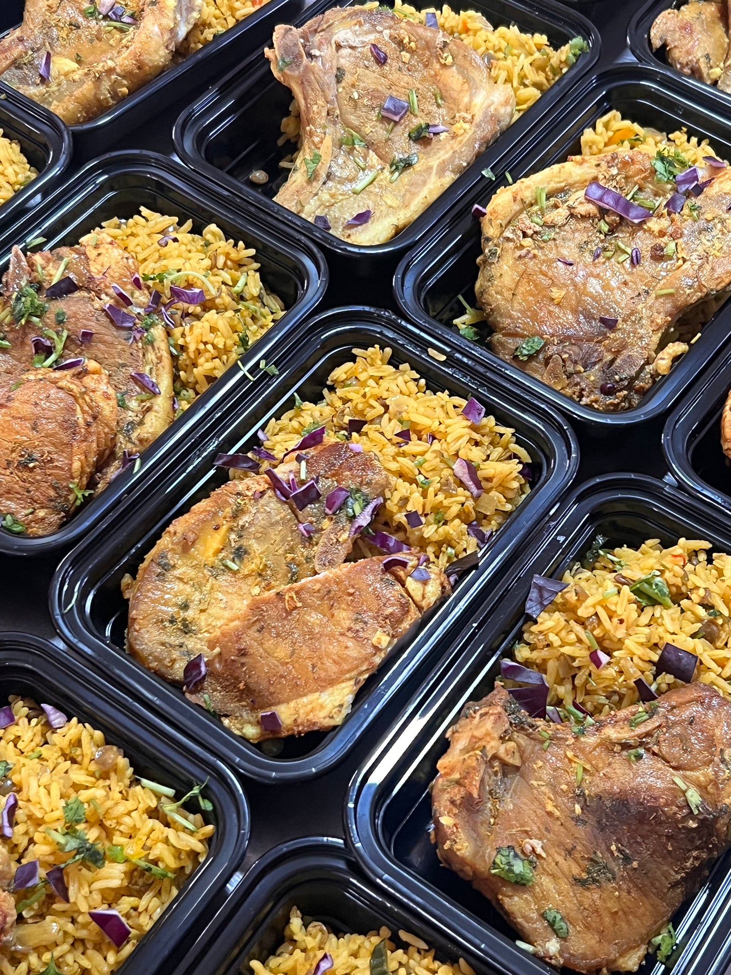 Arroz mamposteado con lentejas y chuleta de cerdo al vapor