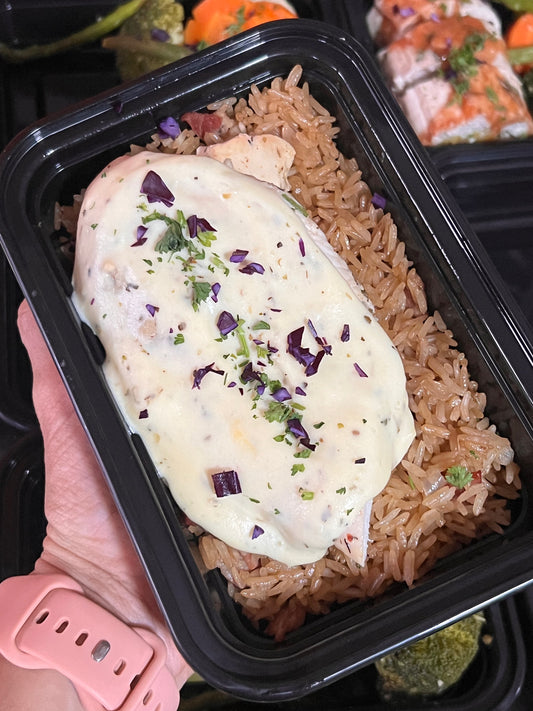 Arroz griego con pechuga de pollo en salsa de 4 quesos