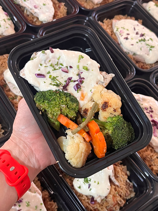 Pechuga en salsa 4 quesos y vegetales salteados