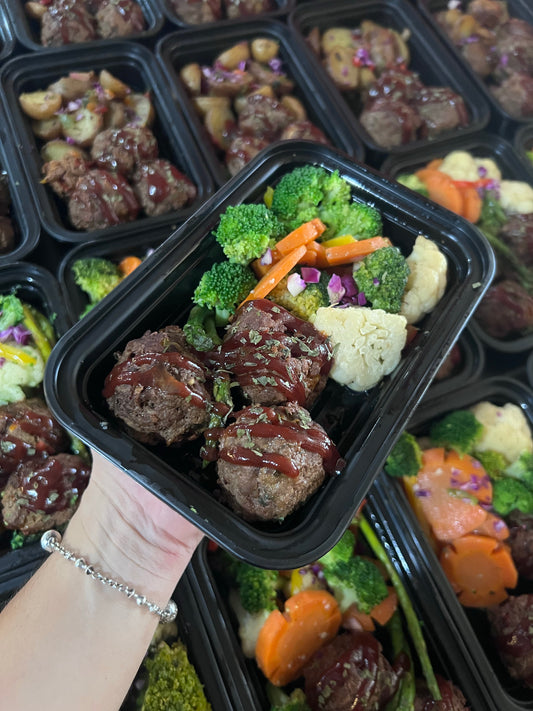 Albondigas de res con BBQ y vegetales salteados