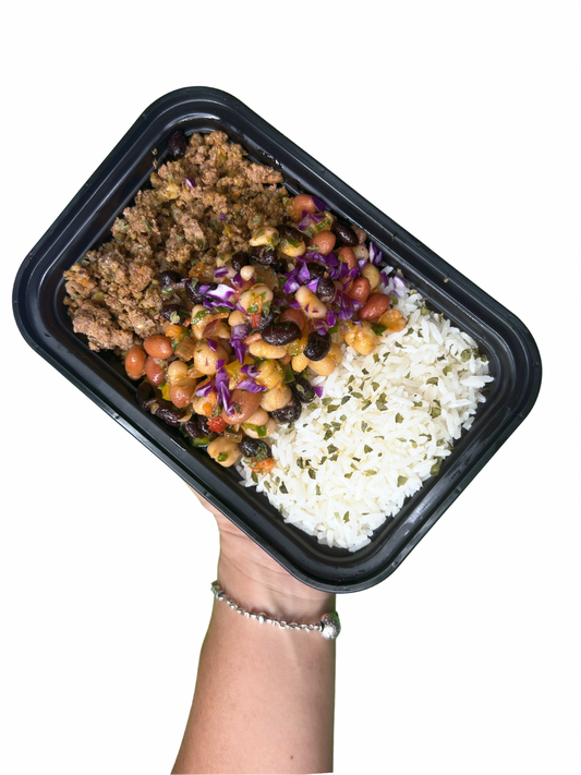 Carne molida de res con arroz jazmin y ensalada de granos