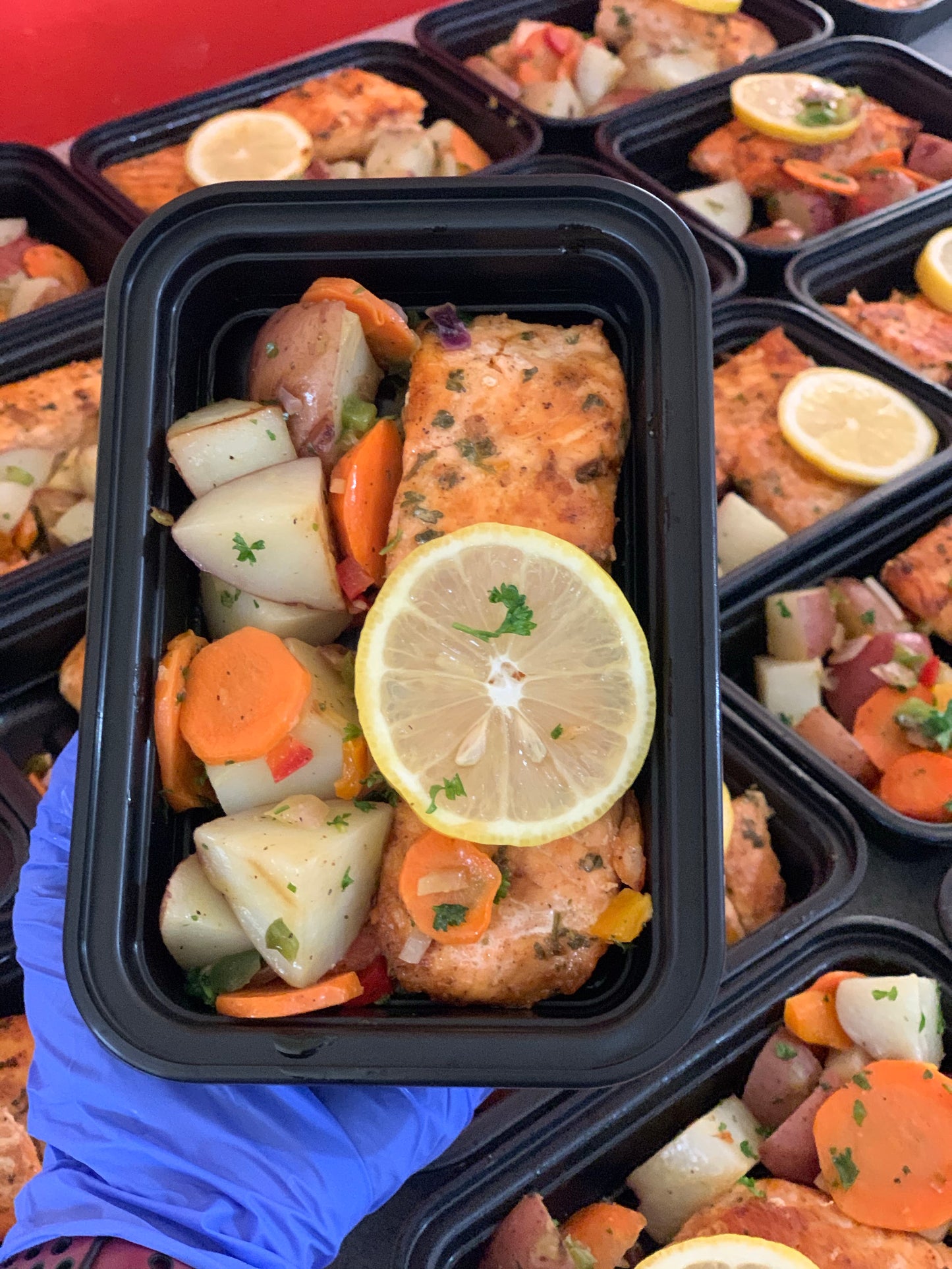 Salmón con Mix de Papas y Zanahorias salteada